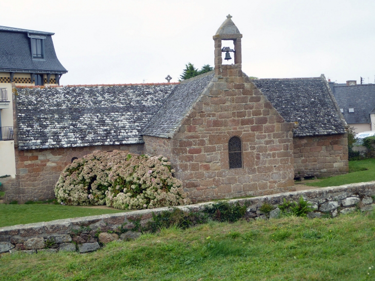 Ploumanach : la chapelle  Saint Guirec - Perros-Guirec