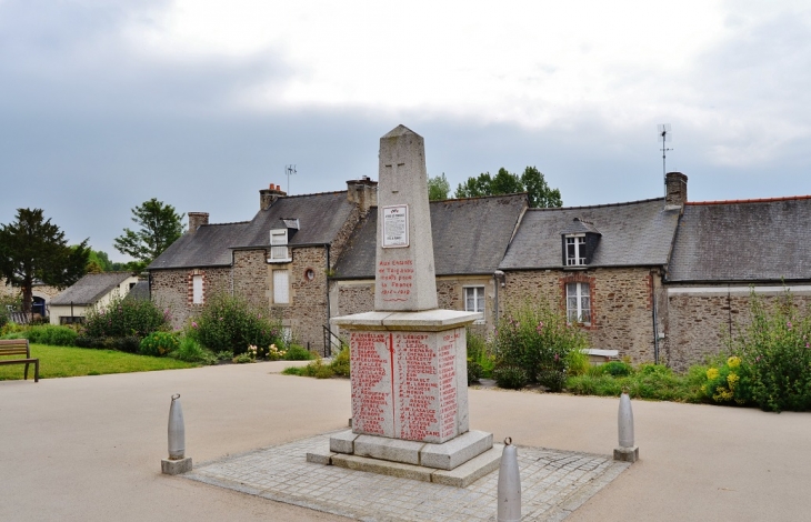 Monument aux Morts - Pleslin-Trigavou