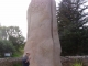 Mégalithes de Bretagne : le menhir de Saint-Uzec à Pleumeur-Bodou