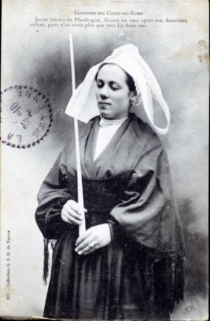 Costumes des Cotes-du-Nord, vers 1905 (carte postale ancienne). - Ploufragan