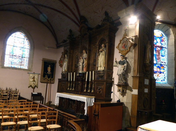 Dans l'église - Troguéry