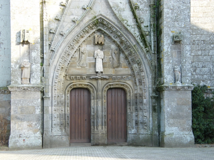 Eglise Saint-Trémeur - clocher de l'ancienne collégiale - Carhaix-Plouguer