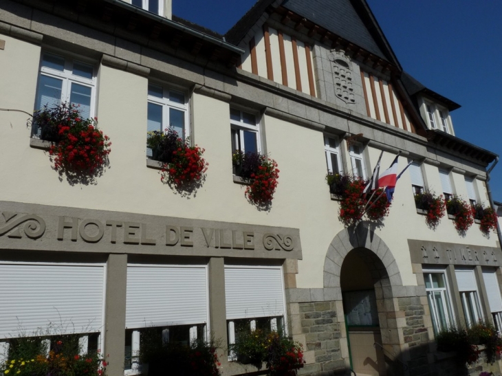 L'hotel de ville - Châteauneuf-du-Faou