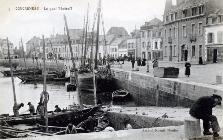 Le Quai Pénéroff, vers 1920 (carte postale ancienne). - Concarneau