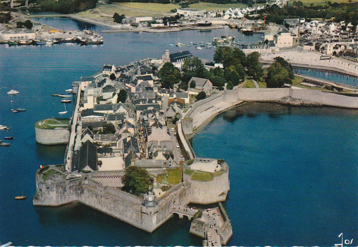 Ensemble de la Ville Close, le port en 1966-1967, Concarneau