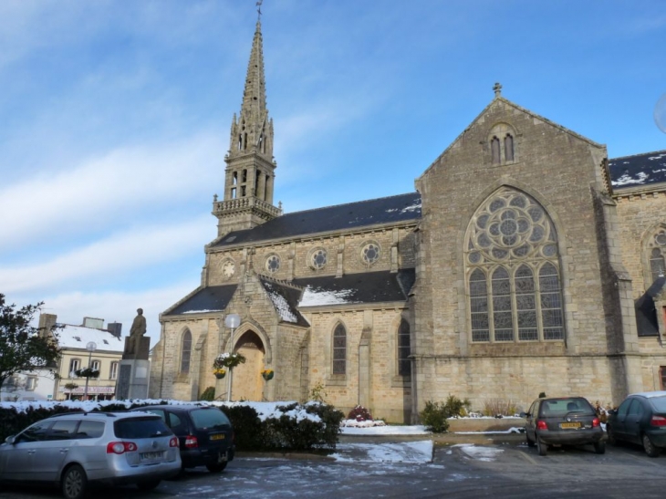 La place de l'église, un jour de neige - Coray
