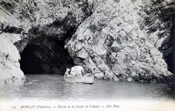 Morgat - entree-de-la-grotte-de-l-autel-vers-1920-carte-postale-ancienne - Crozon