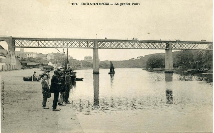 Le Grand Pont (carte postale de 1940) - Douarnenez