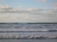 Photo prise depuis la plage de Kervel, au fond de la baie de Douarnenez. En arrière-plan, à droite, le cap de la Chèvre 