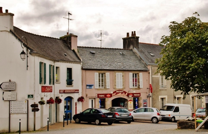 Le Village - La Roche-Maurice