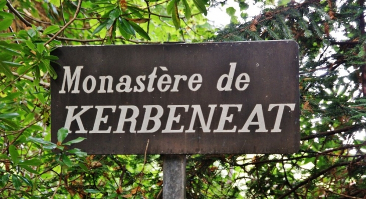 Monastère Kerbeneat - La Roche-Maurice