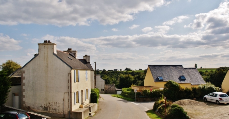 Le Village - Lanarvily