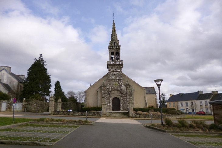 Eglise de la Sainte Trinité. - Lennon