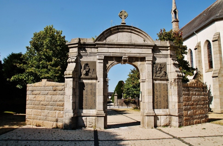 Monument-aux-Morts - Lesneven