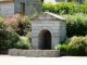 Photo suivante de Locmaria-Berrien La fontaine , sur la place du village