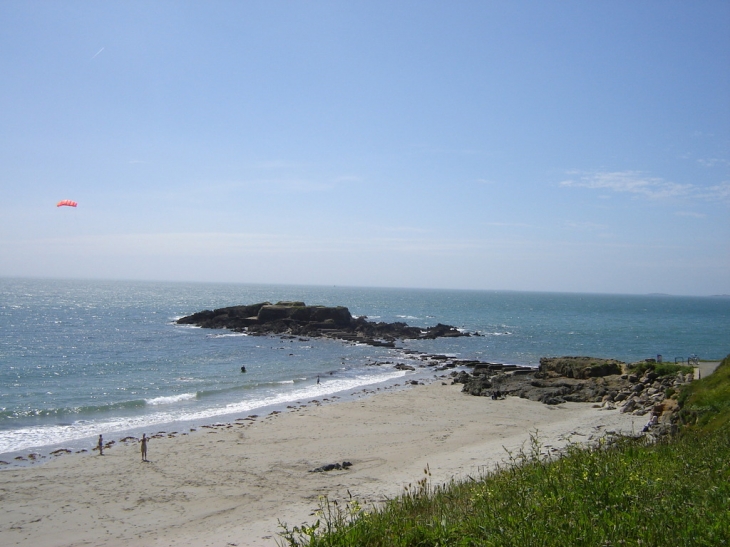 La plage de Trenez et l'ile Percée - Moëlan-sur-Mer