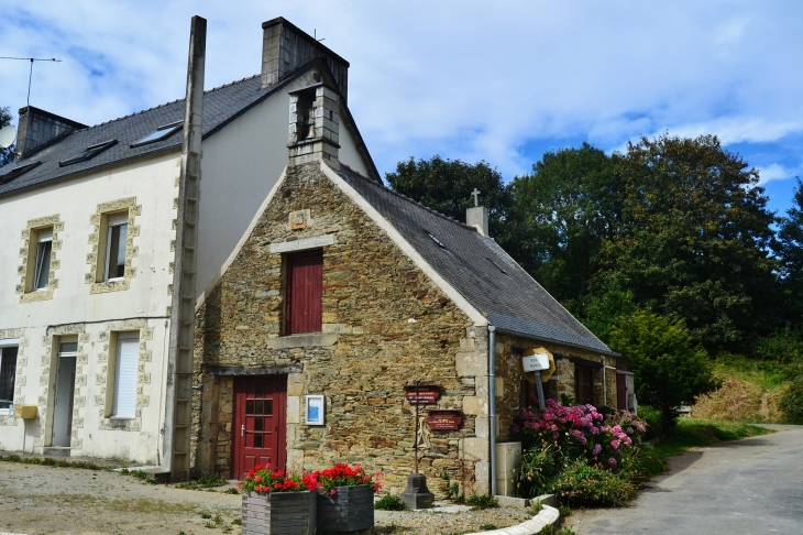 Pont-Menou commune de Plouegat-Gerand ( Chapelle ) - Plouégat-Guérand