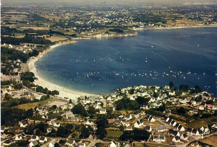 Vue aérienne de la plage de trez-Hir et l'anse de Bertheaume (carte postale vers 1960) - Plougonvelin