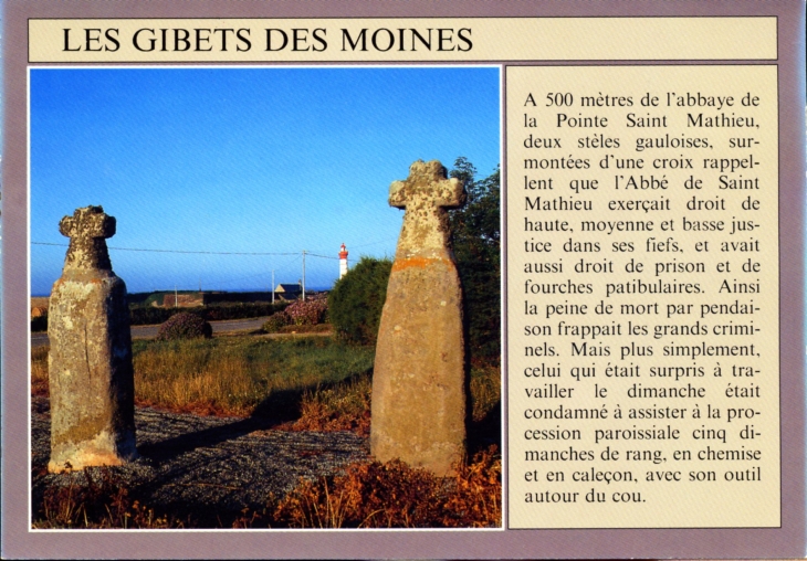 Les deux stèles christianisées, à proximité de la pointe Sainte Mathieu.(carte postale). - Plougonvelin