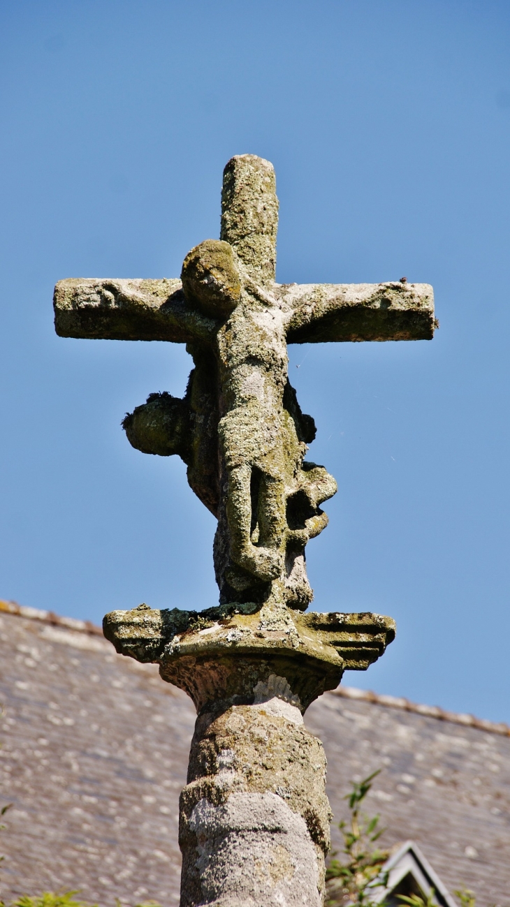 Croix du Bourg 16 Em Siècle ( Détail ) - Plounévez-Lochrist