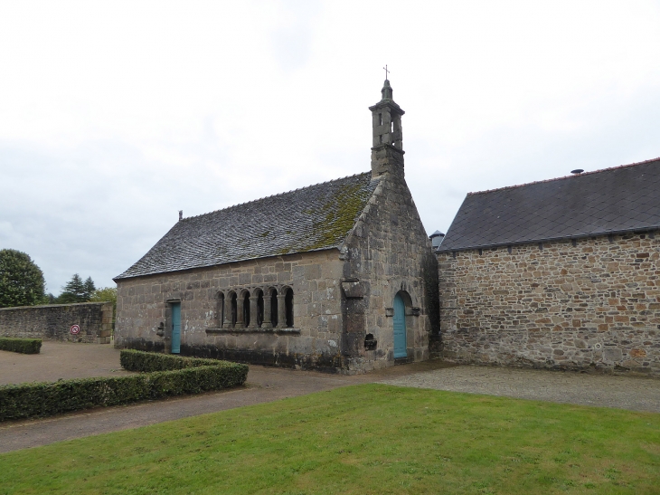 Dans l'enclos paroissial ; la chapelle ossuaire Saint Mathurin - Plourin-lès-Morlaix