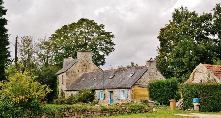 Le Village - Plouzévédé