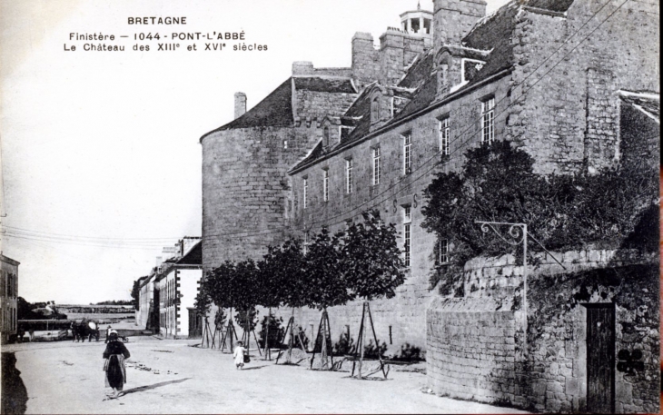 Le Château des XIIIe et XVIe siècles, vers 1920 (carte postale ancienne). - Pont-l'Abbé