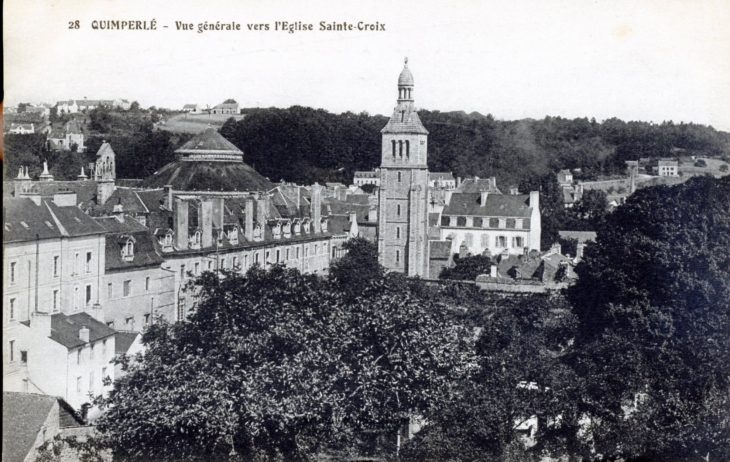 Vue générale vers l'église Sainte Croix, vers 1920 (carte postale ancienne). - Quimperlé
