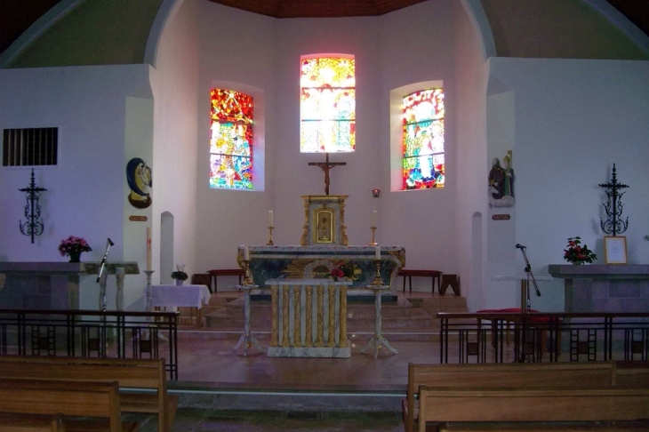 L' autel de l' église Saint Eloi. - Roscanvel