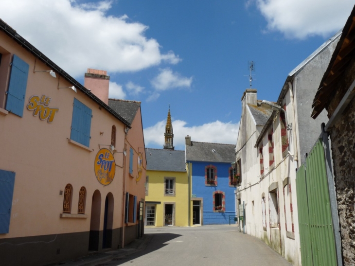 Maisons colorées du village - Spézet