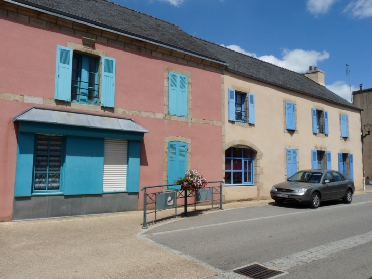 Maisons colorées du village - Spézet