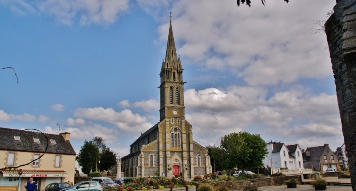 église St Pierre - Taulé