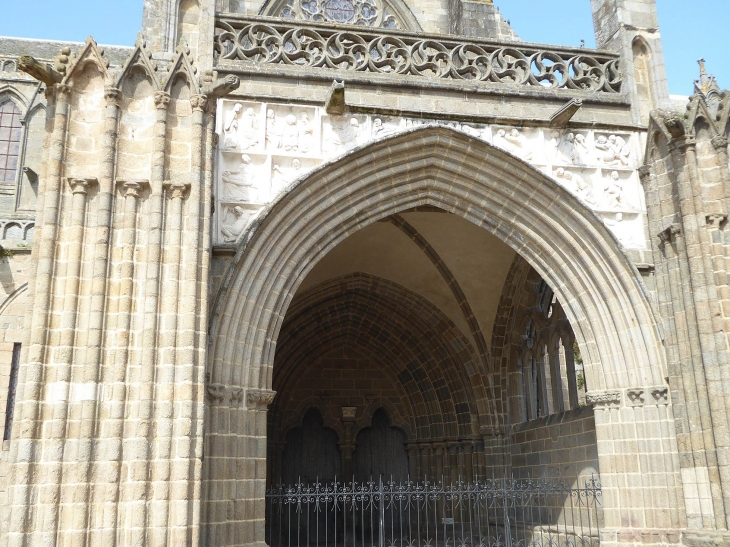 L'église Saint Samson : grand portail sud - Dol-de-Bretagne