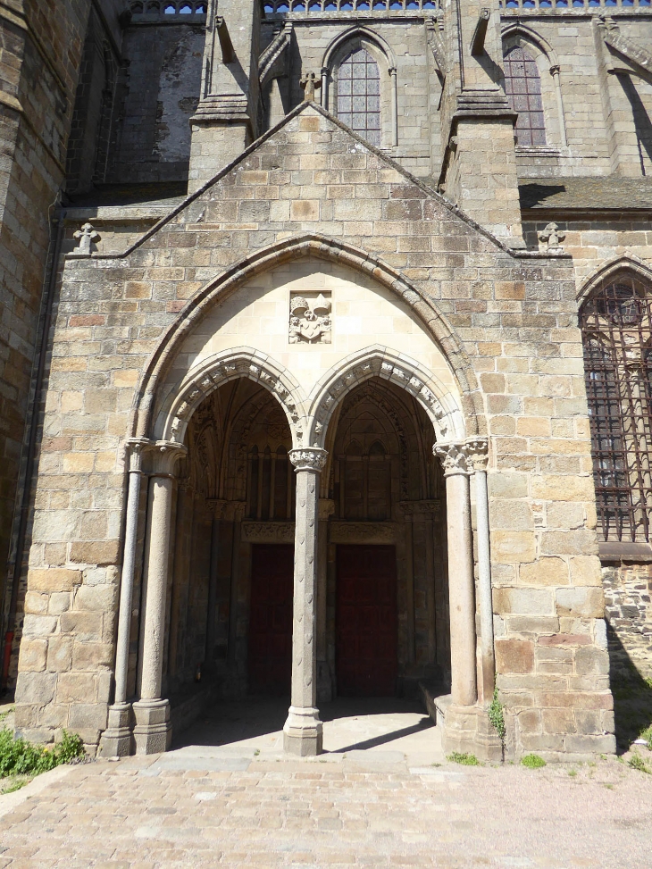 L'église Saint Samson : petit portail Sud - Dol-de-Bretagne