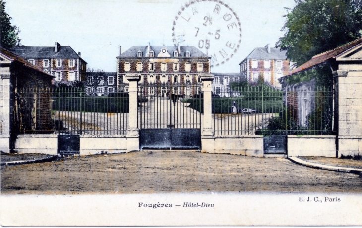 Hôtel-Dieu, vers 1905 (carte postale ancienne). - Fougères