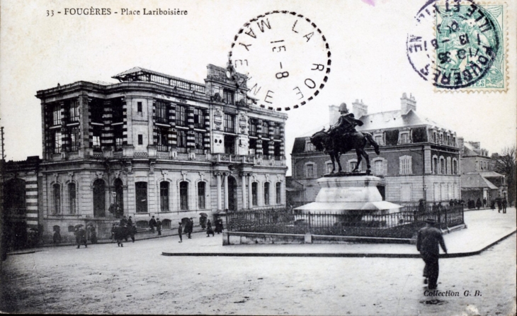 Place Lariboisière, ver 1906 (carte postale ancienne). - Fougères