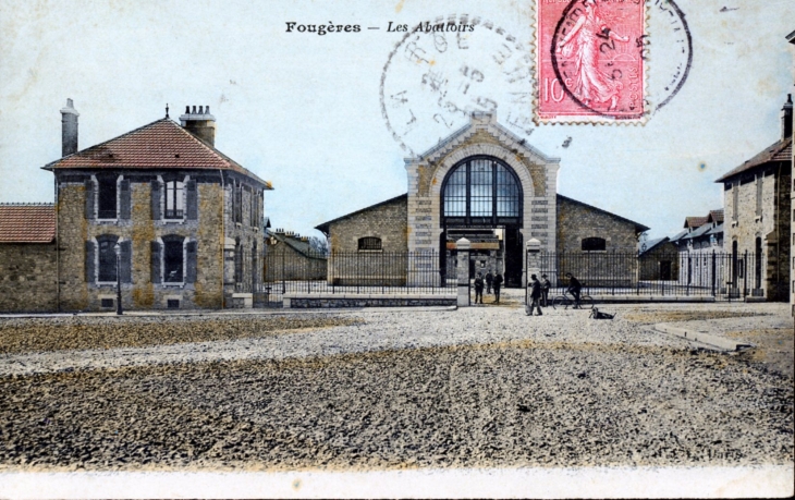 Les Abattoirs, vers 1905 (carte postale ancienne). - Fougères