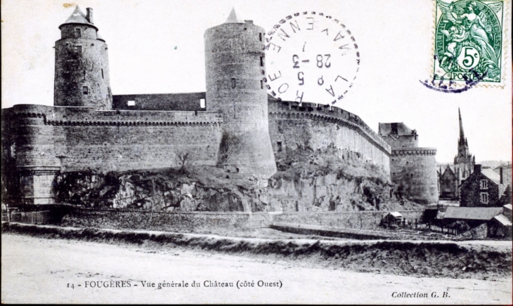 Vue générale du Château (côté ouest), vers 1907 (carte postale ancienne). - Fougères