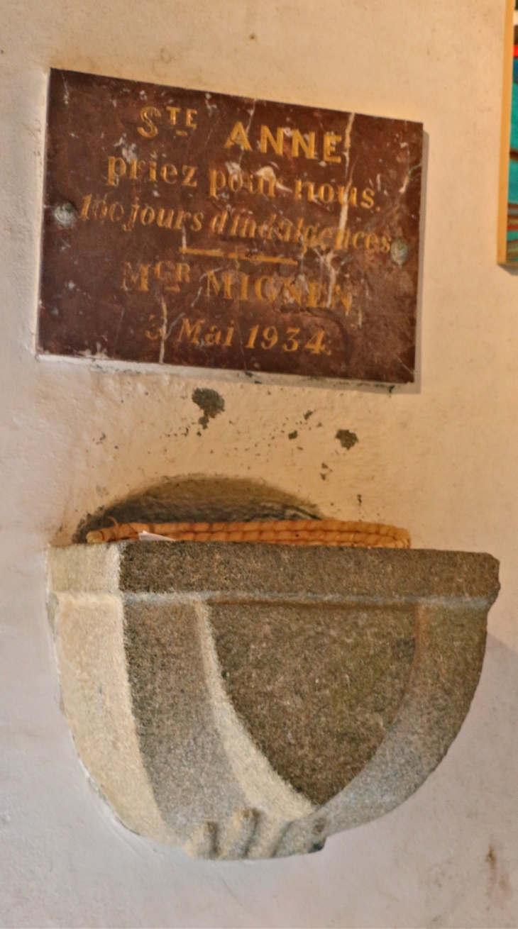 Le bénitier de la chapelle Sainte Anne - Le Minihic-sur-Rance