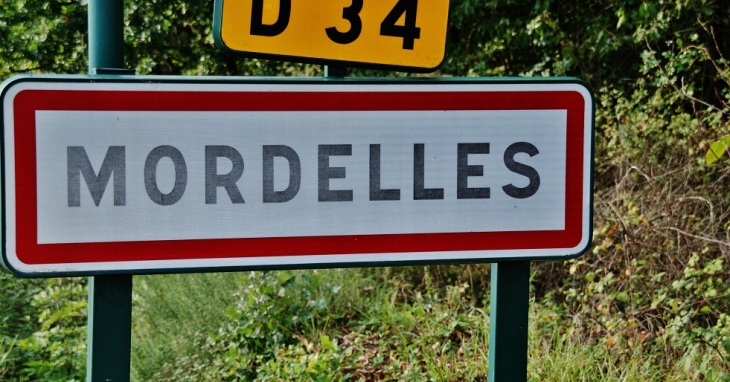  - Mordelles