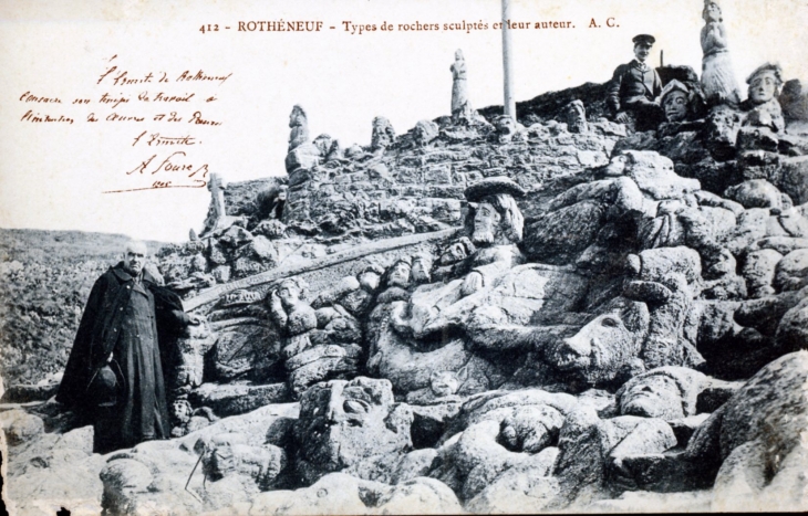 Rothéneuf - Types de Rochers sculptés et leur auteur, vers 1910 (carte postale ancienne). - Saint-Malo