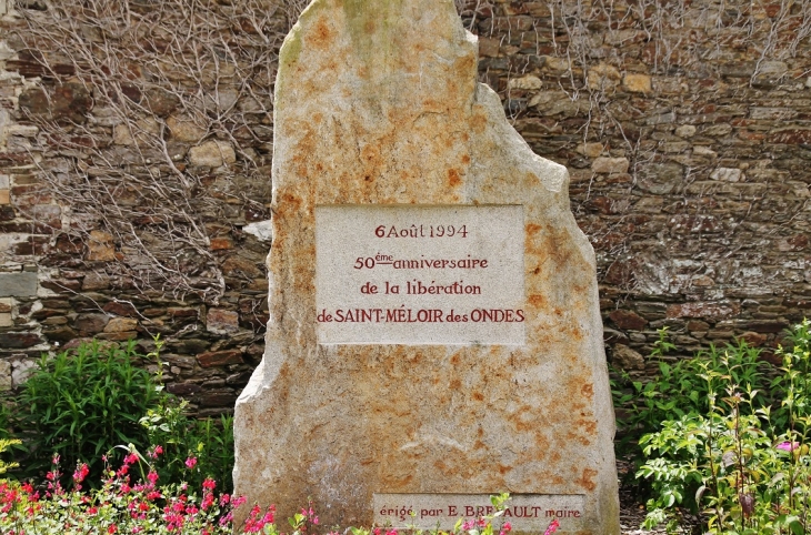Monument aux Morts - Saint-Méloir-des-Ondes