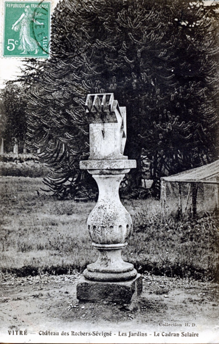 Château des Rochers-Sévigné - Les Jardins - Le Cadran Solaire, vers 1910 (carte postale ancienne). - Vitré
