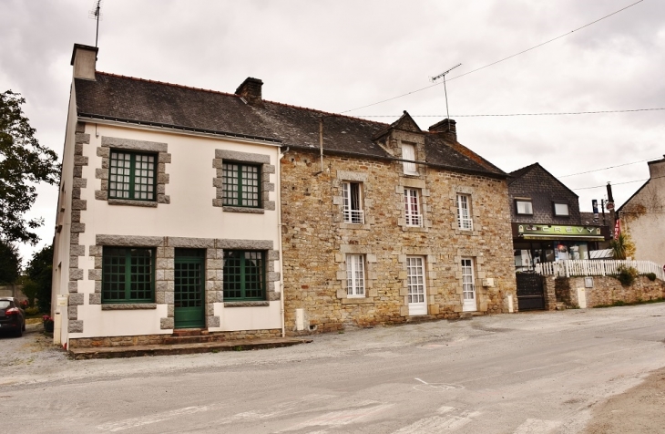 Le Village - La Chapelle-Caro