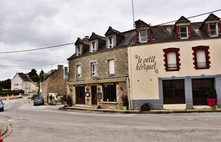 Le Village - La Chapelle-Caro