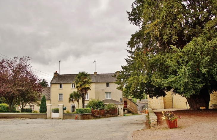 Le Village - La Chapelle-Caro