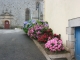 Photo suivante de La Chapelle-Neuve hortensias face a la chapelle