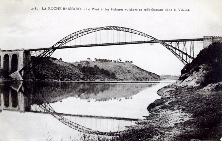 Le pont et les falaises voisines se réfléchissant dans la Vilaine, vers 1920 (carte postale ancienne). - La Roche-Bernard