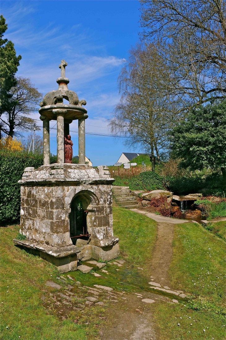 Fontaine Sainte Anne - Le Guerno