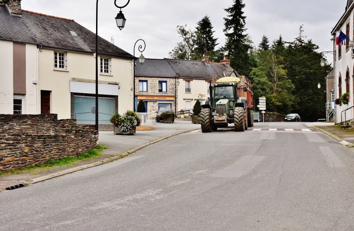 Le Village - Monteneuf